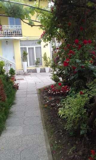 Курортные отели Guest House Medea Боржоми Трехместный номер с видом на горы-24